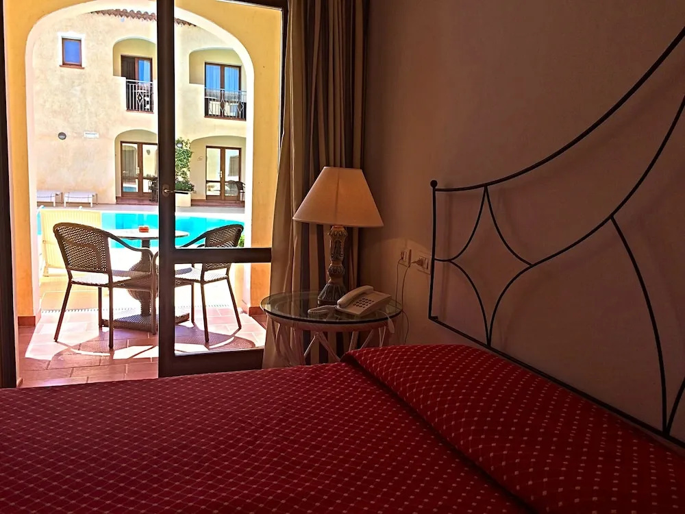 Hotel Monti Di Mola - Chambres