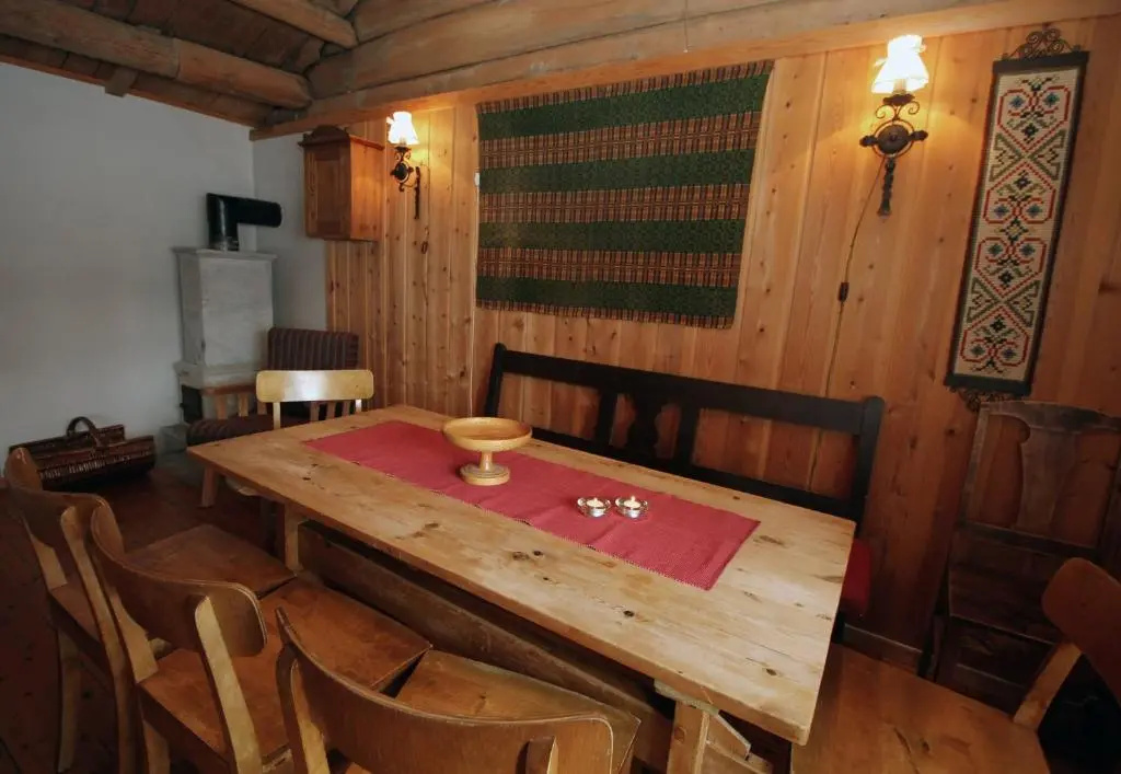 1 Bedroom Apartment with mountain view