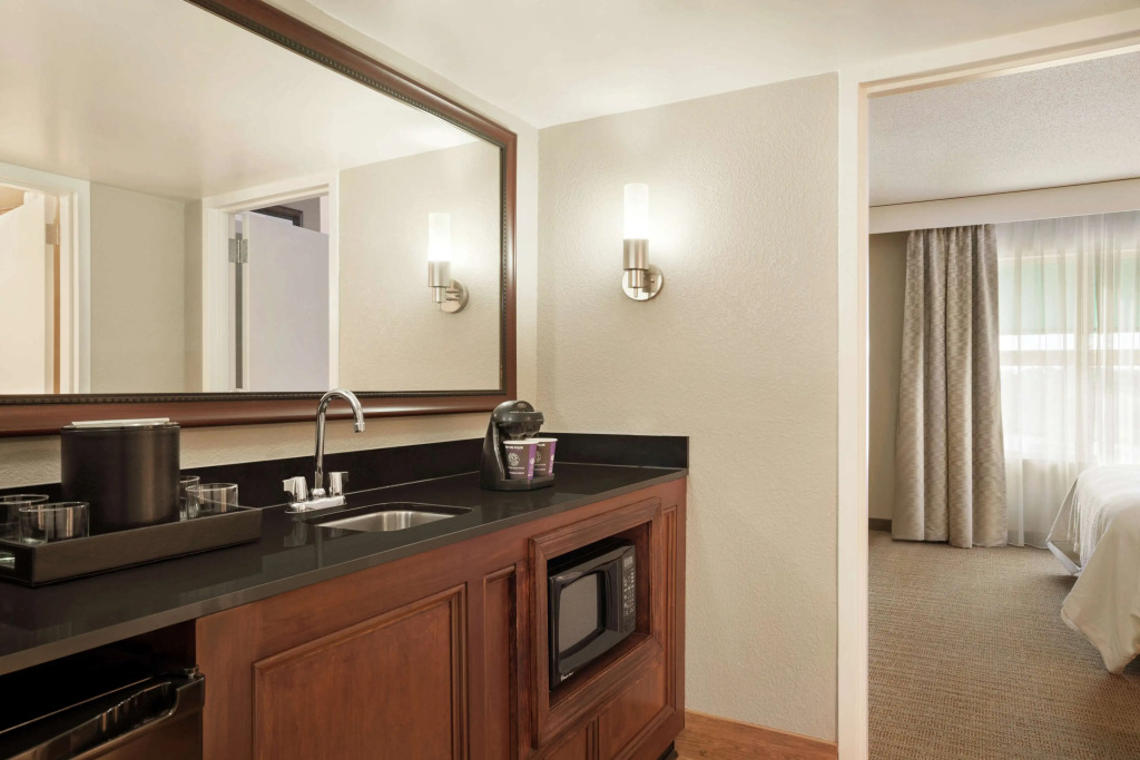 Embassy Suites by Hilton Brunswick — фото 4