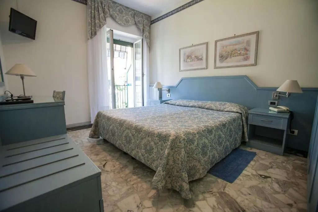 Standard Double room with balcony (full double bed)