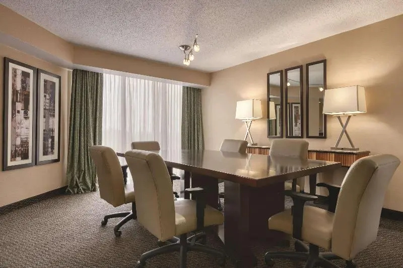Embassy Suites Hotel Birmingham - Chambres