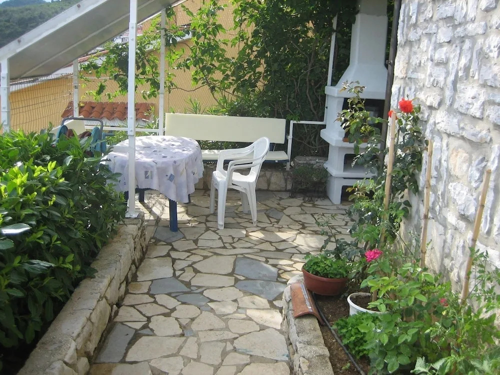 Double Apartment (full double bed)