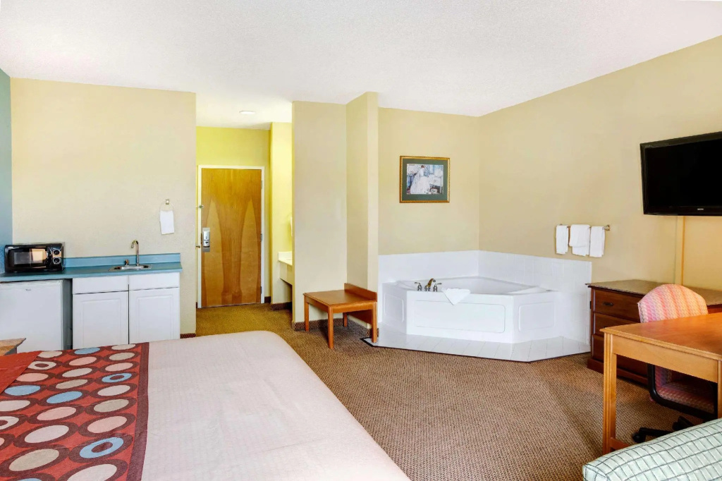 Double Suite (full double bed)