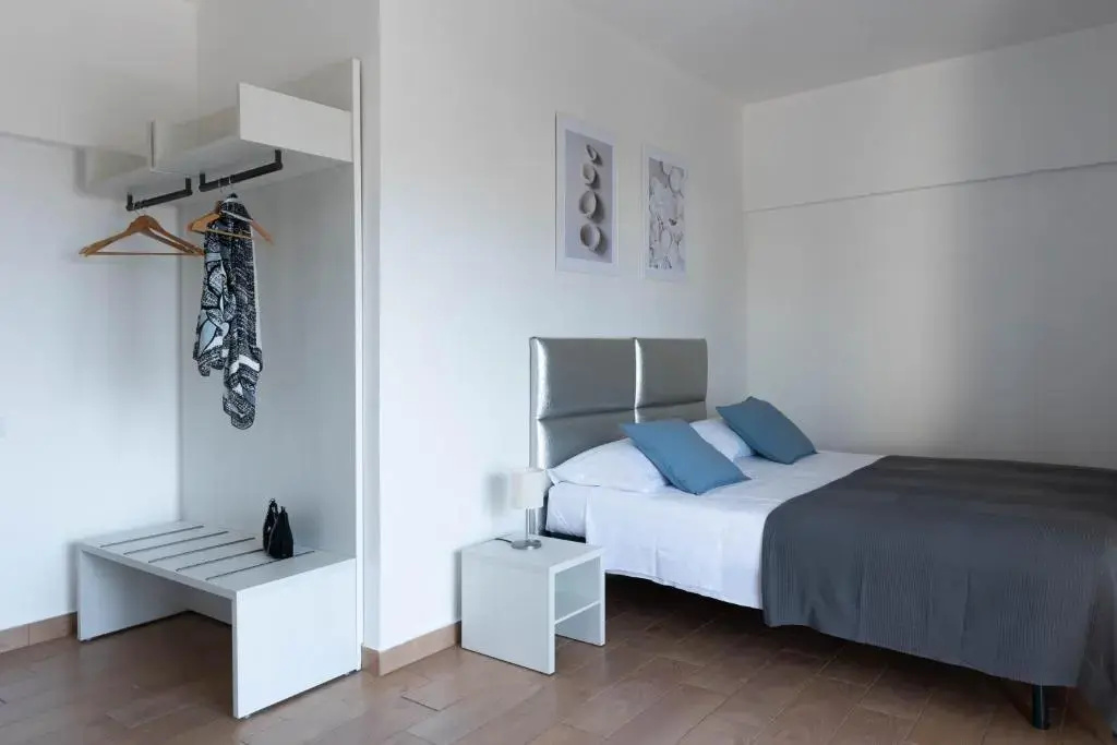 Standard Double room with sea view (full double bed)