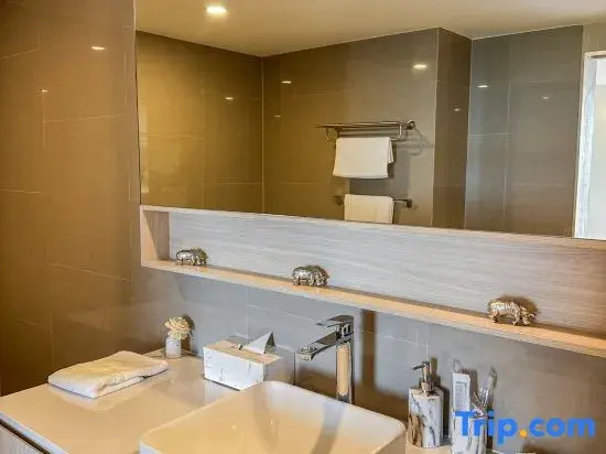 Luxury 5-star Duplex in La Vita Sea View