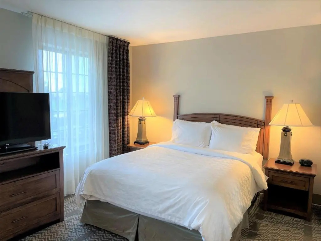 Staybridge Suites Milwaukee West-Oconomowoc by IHG - Chambres