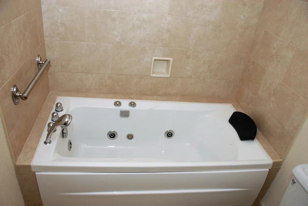 2 Bedrooms Comfort room