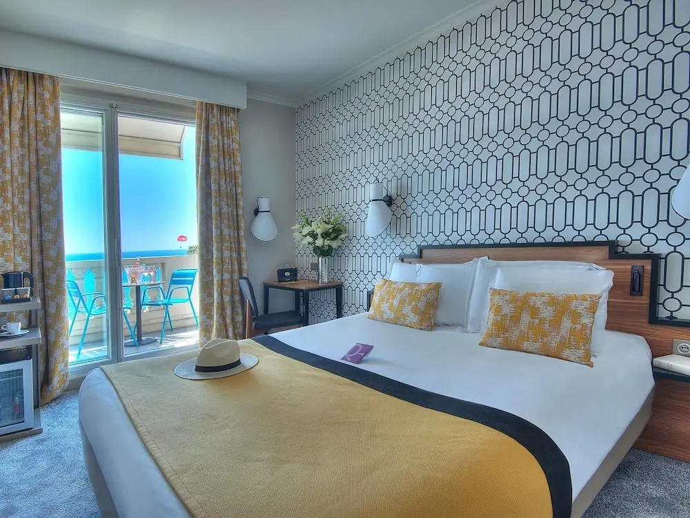 Superior room with balcony and with sea view