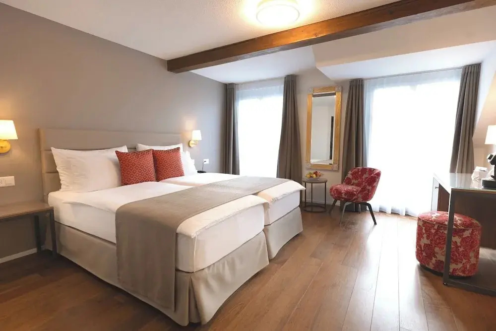 Standard Double room with river view (full double bed)