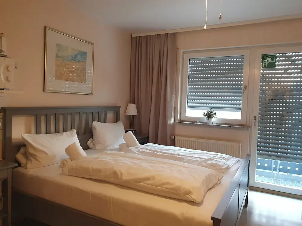 Deluxe Double room with balcony (full double bed)