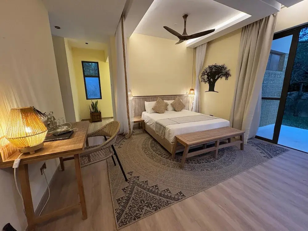 Standard Double Club room with balcony (full double bed)