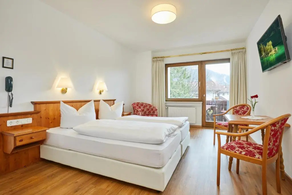 Standard Double room with balcony and with mountain view (full double bed)
