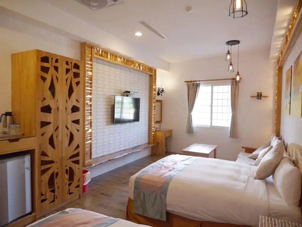 Standard Quadruple Club room