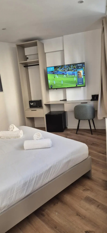 Standard Double room (full double bed)