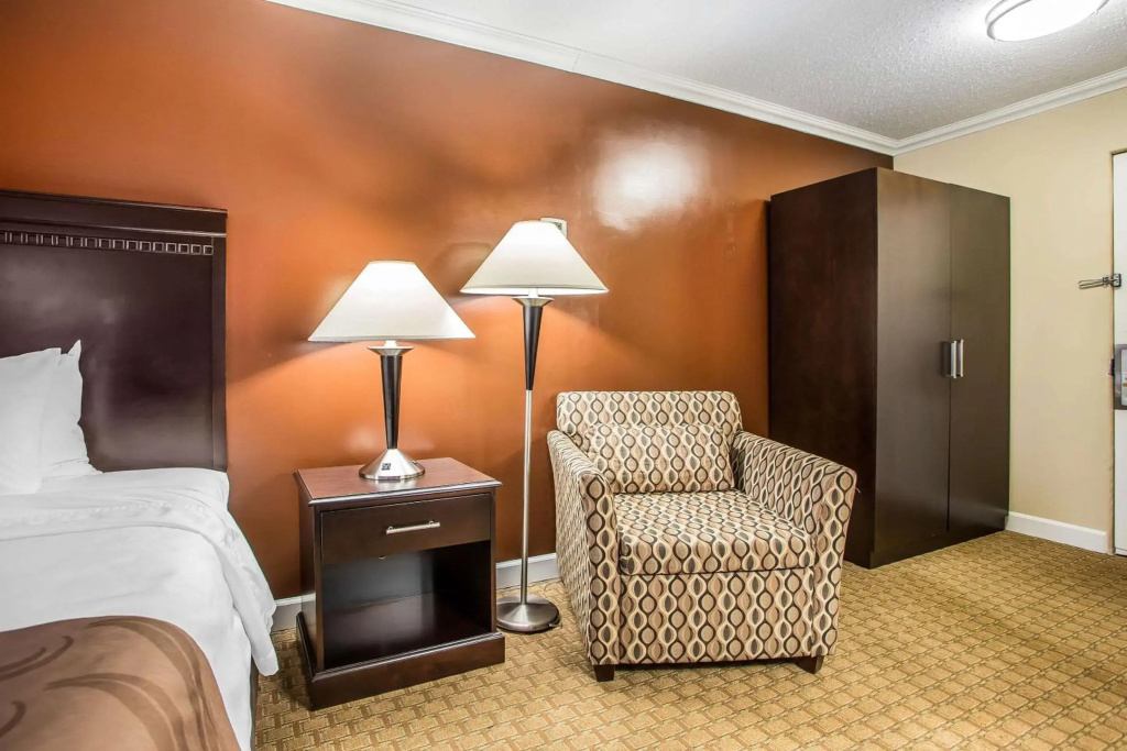 Quality Inn O'Hare Airport - фото 32