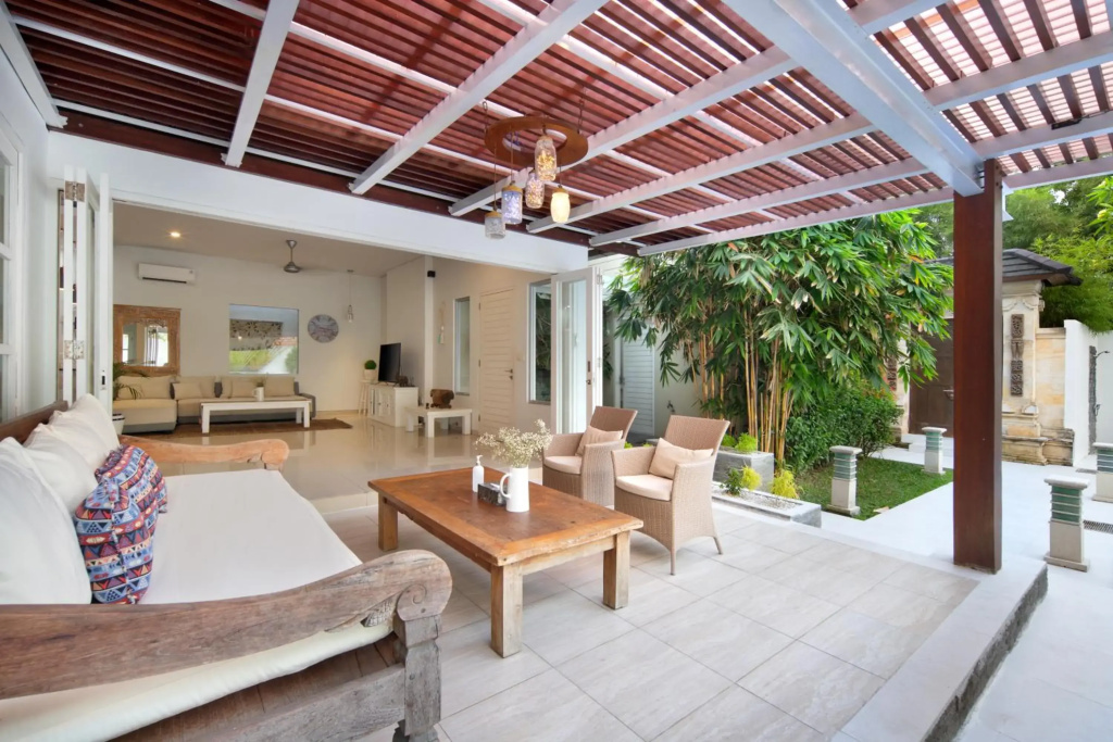 Villa Shree Canggu by Azure, 2 mins walk to Beach near Finns