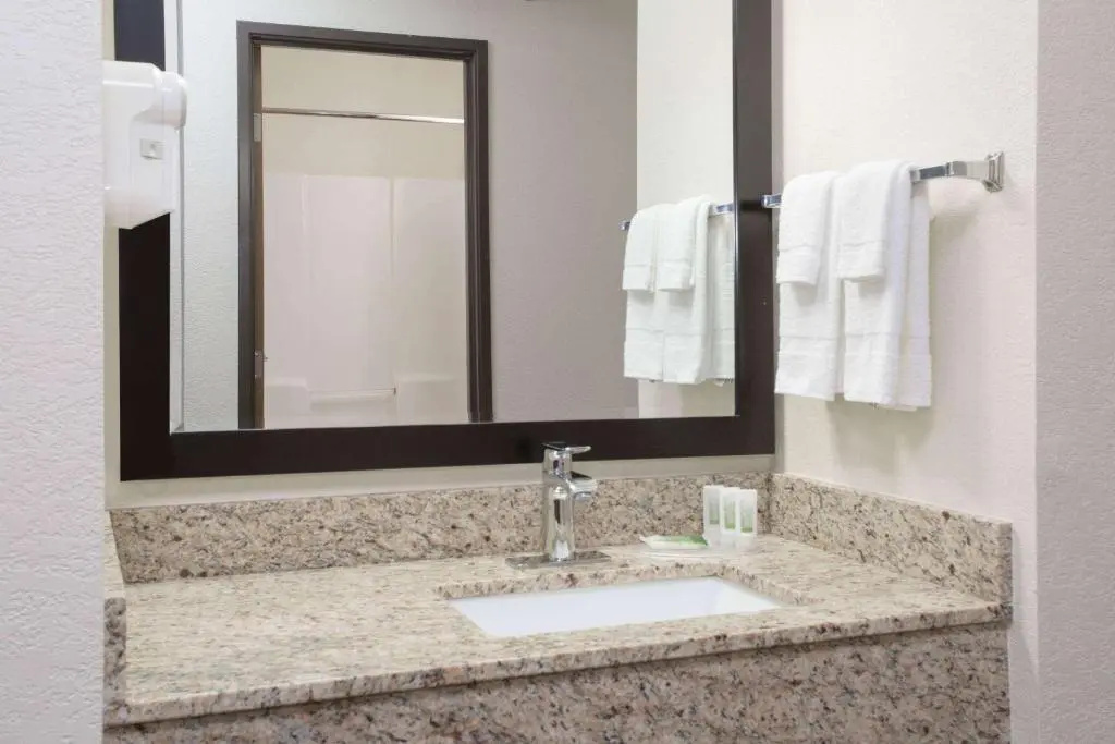 AmericInn by Wyndham Mount Pleasant - Chambres