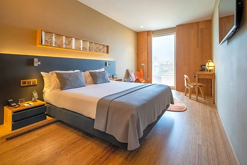 Double Suite (full double bed)