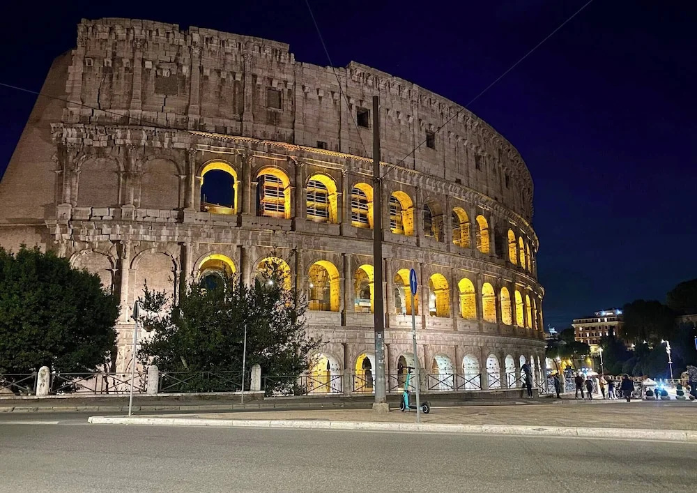 Colosseum Nearby & Metro Outside, Easy Rome Sightseeing