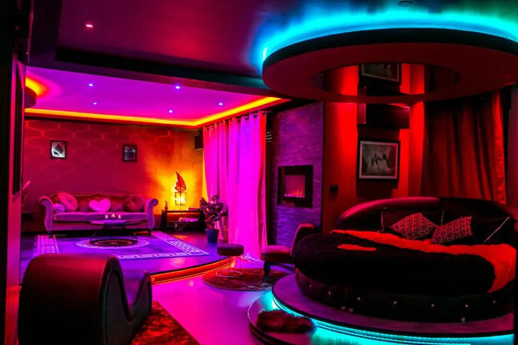 L'Insolite Spa Privatif ''Suite Luxueuse-Jacuzzi"