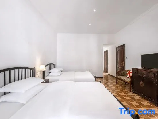 2 Bedrooms Standard Triple Family room