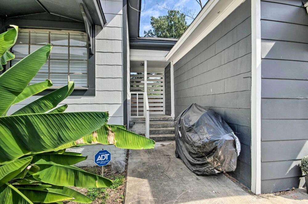 Updated Greenwood Cottage Apt < 1 Mi to Dtwn!