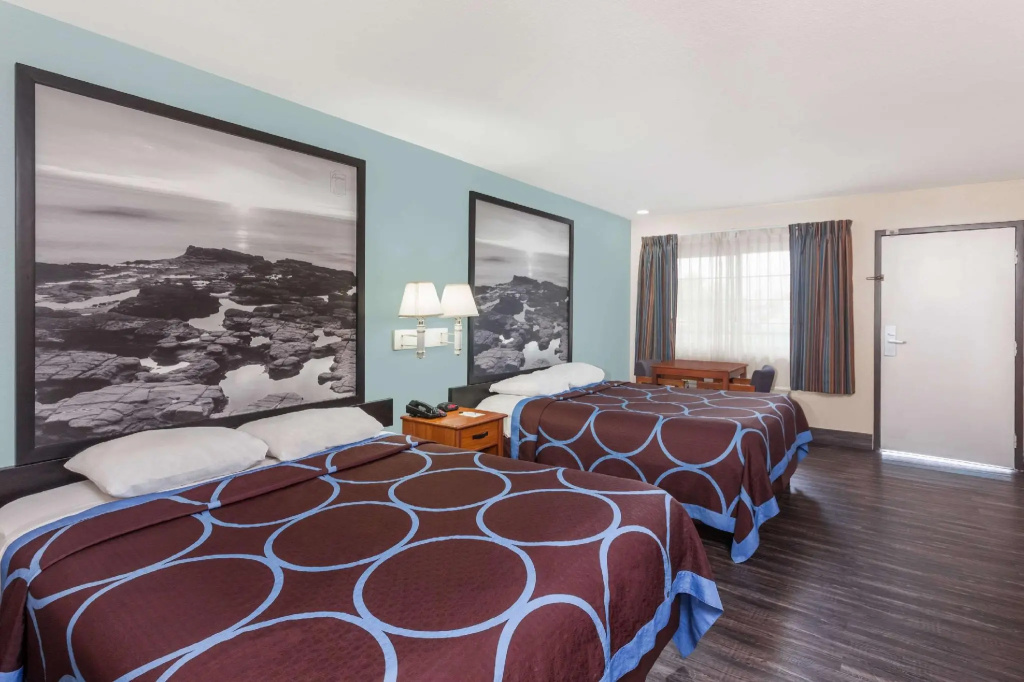 2 Bedrooms Sextuple Suite