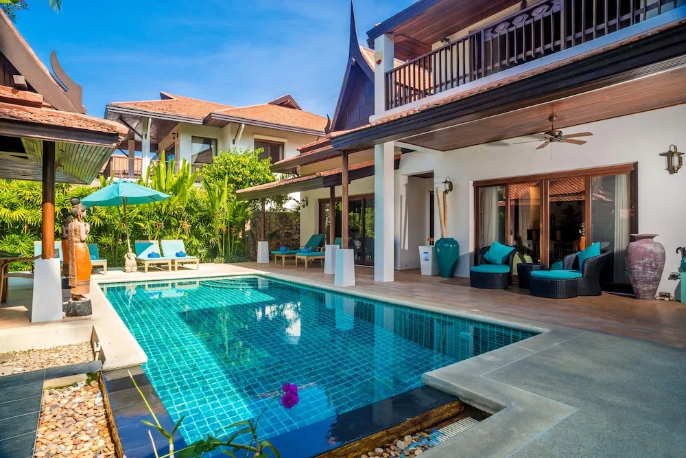 2 Bedrooms Luxury Villa with garden view