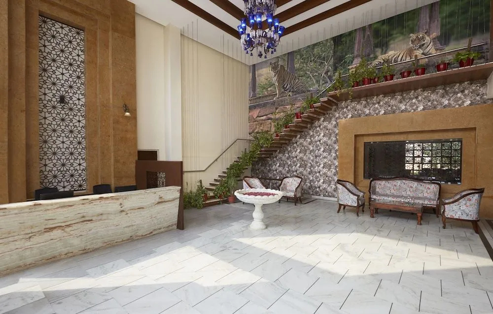 Lobby & Reception