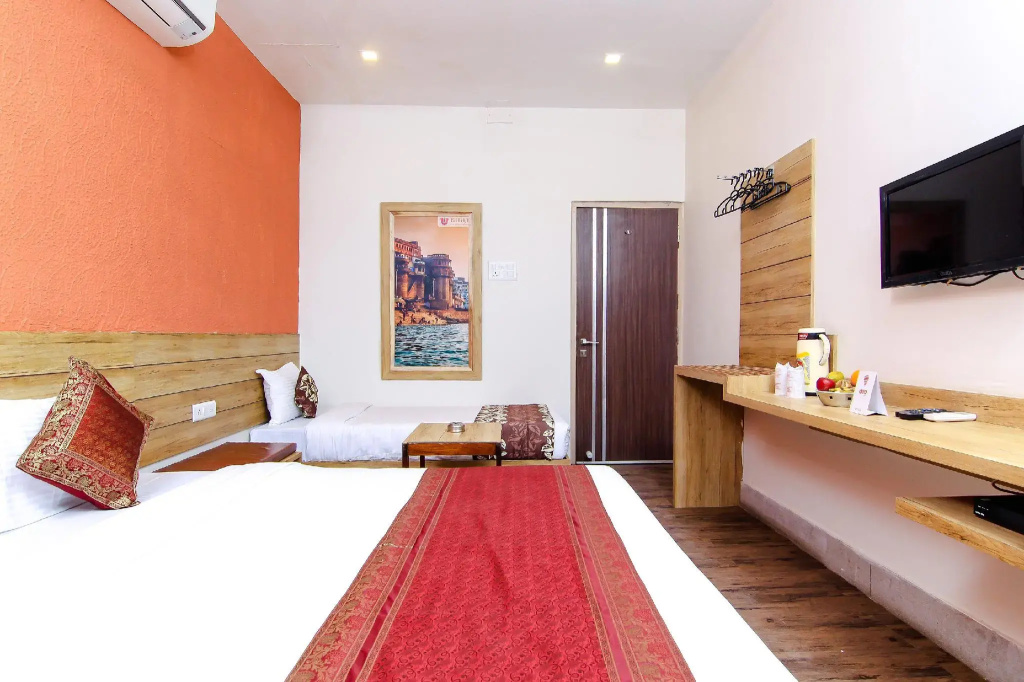 Hotel R B International
