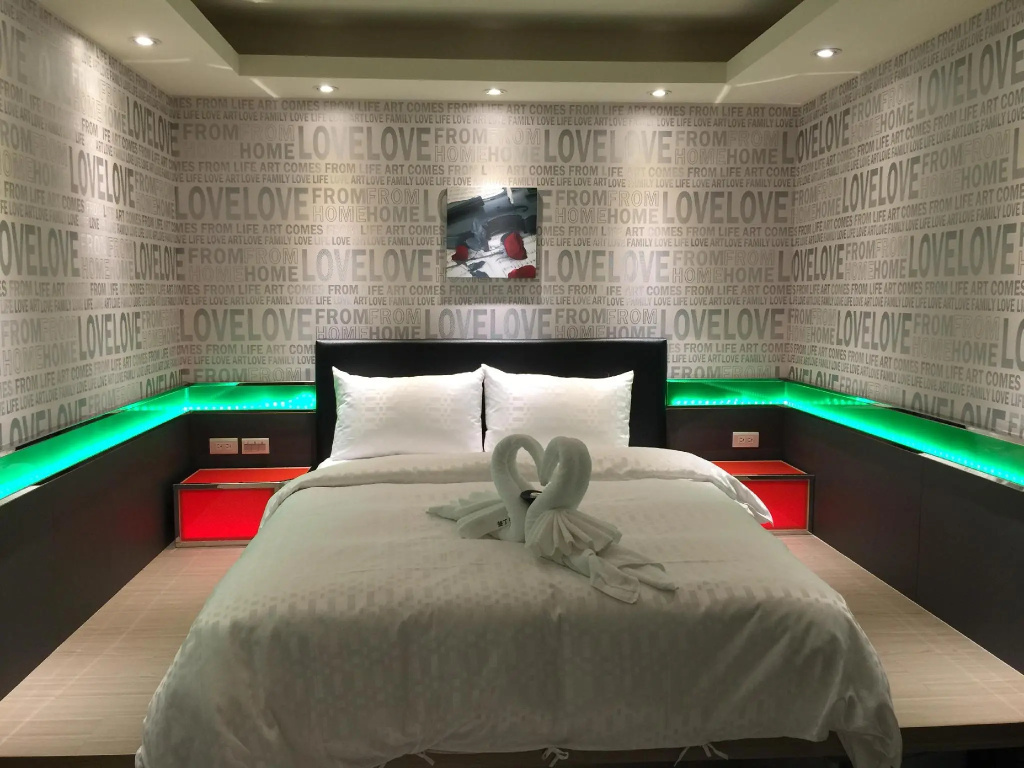 Deluxe Double room (full double bed)