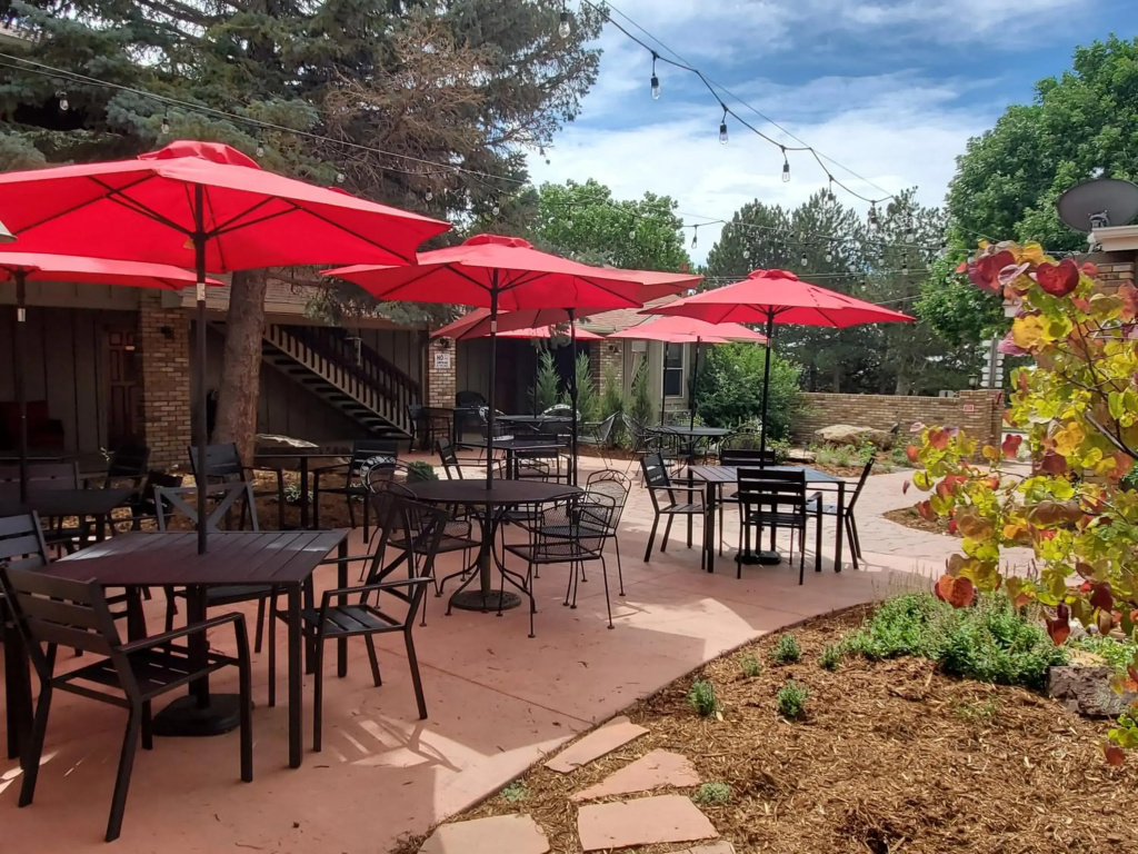 Hilltop Inn & Suites - Général