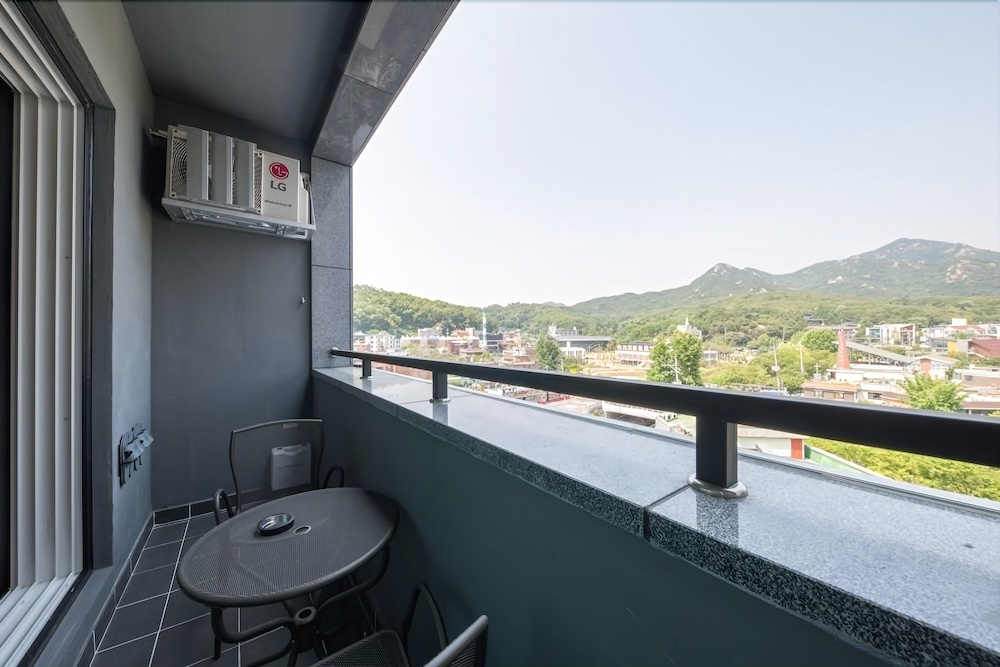 Balcony & Terrace