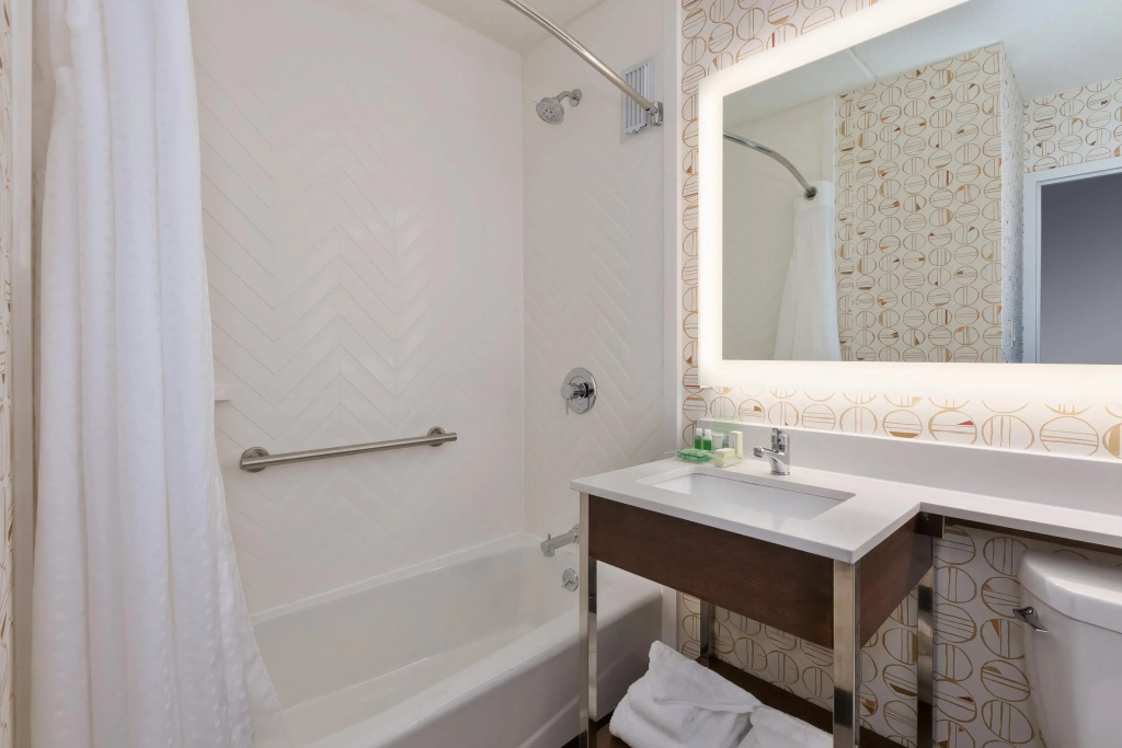 Holiday Inn Westbury - Long Island by IHG - Général