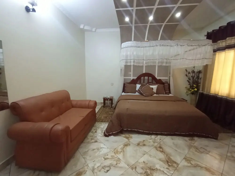 Lobby & Reception