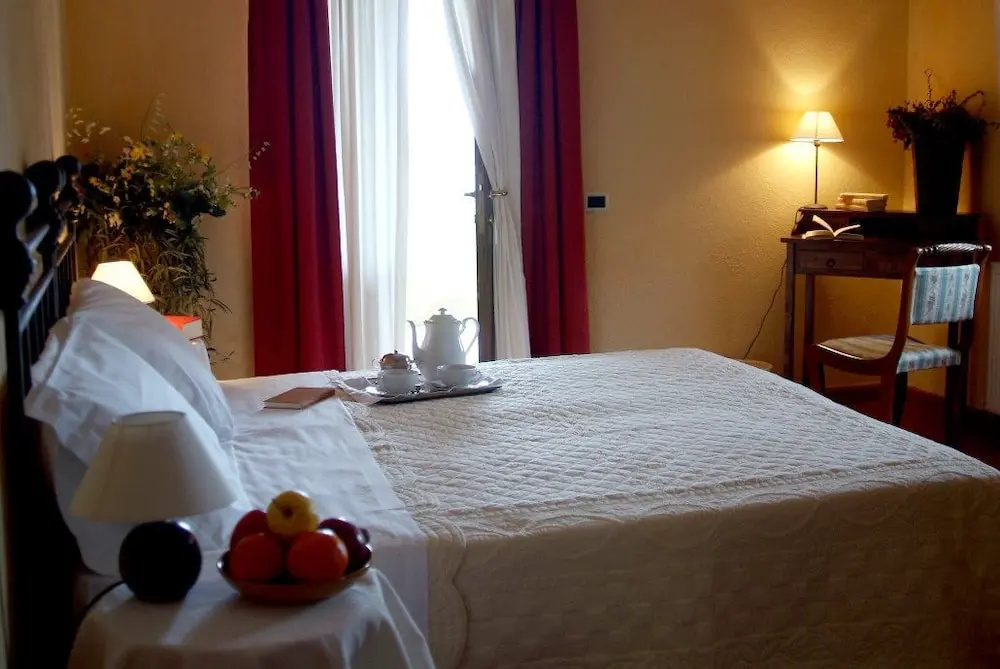 Classic Double room (full double bed)