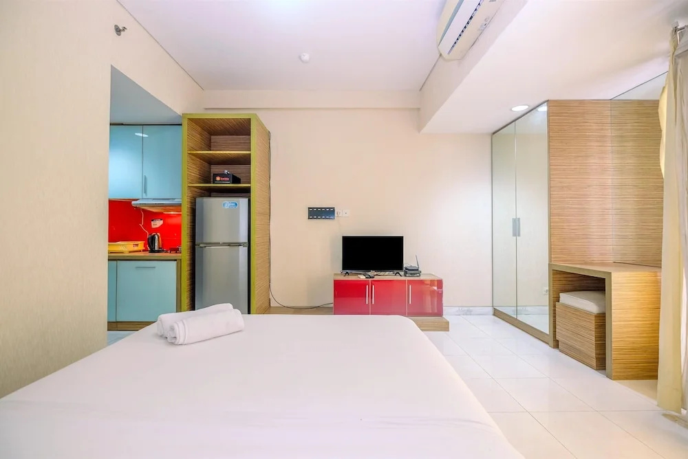 Simple And Comfy Studio Room At Tamansari Sudirman Apartment