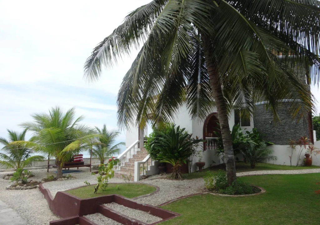 Sharky Hostel Oslob