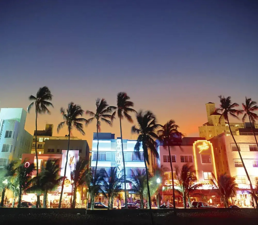BEST DEAL! 2BR Modern Beachfront Ocean Drive WiFi