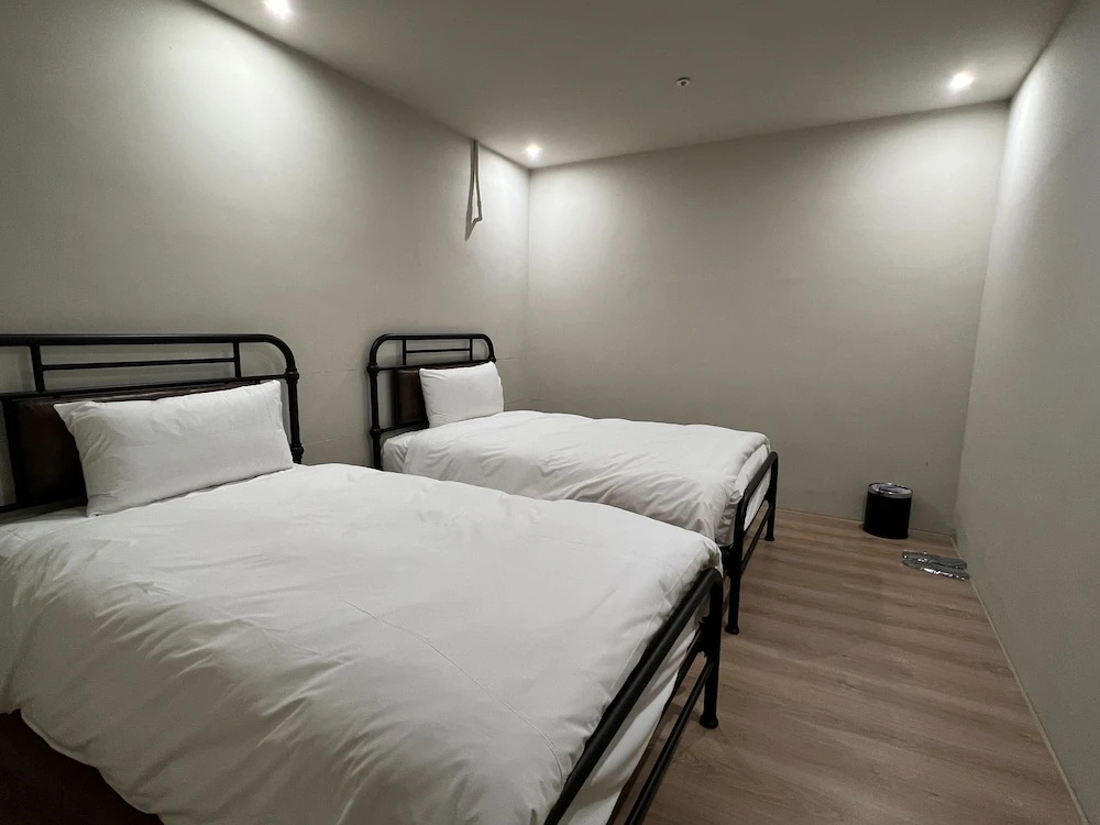 4 Bedrooms Apartment