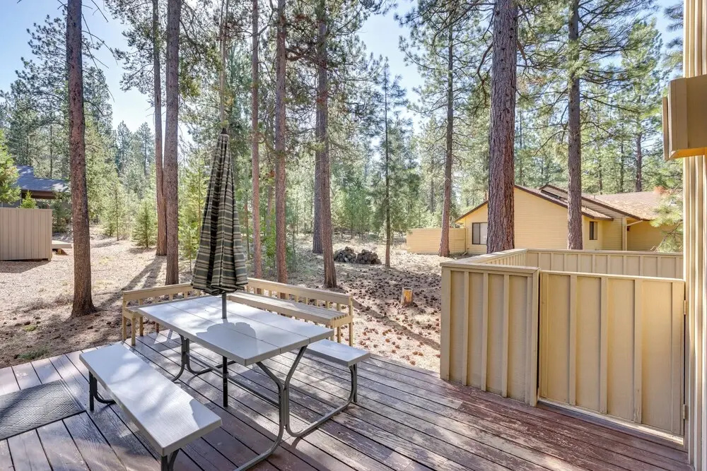 Hot Tub & Community Perks: Sunriver Retreat