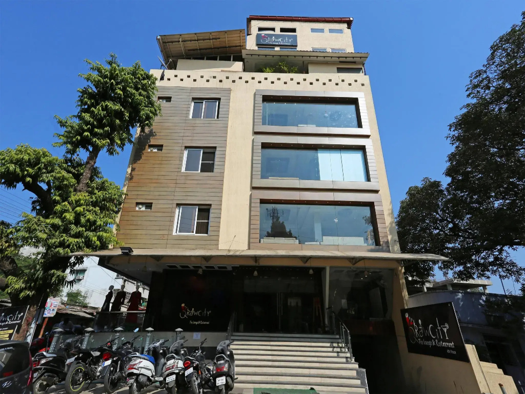 Capital O 8650 Hotel Johri Residency