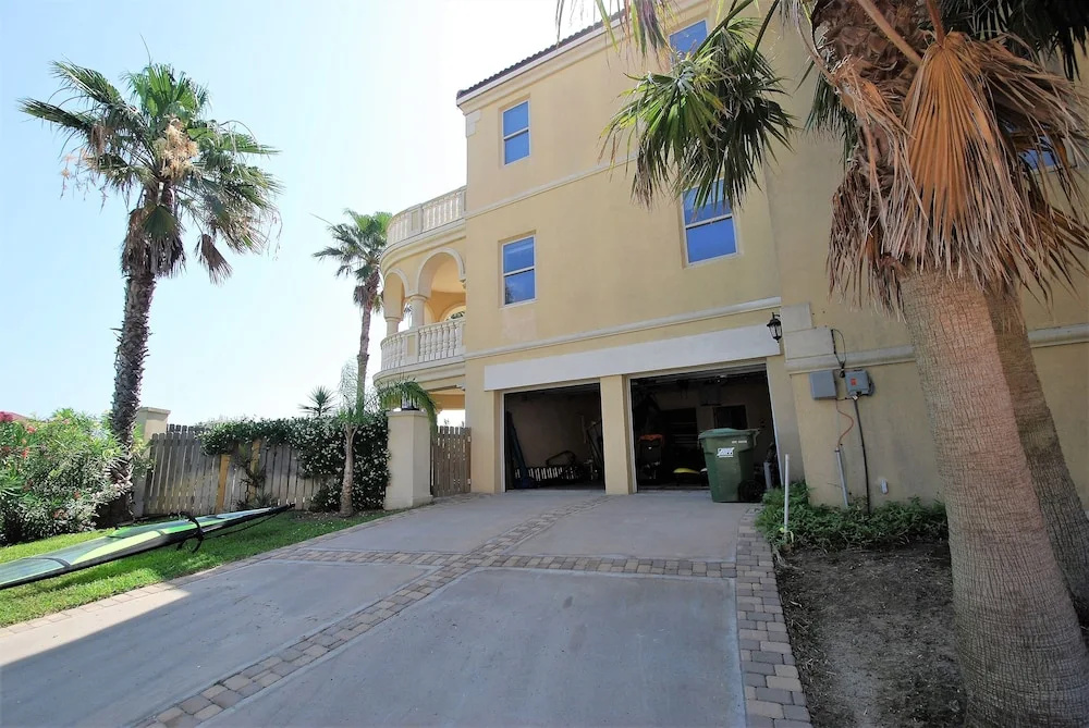 122 Bay Harbor 3 Bedroom Townhouse