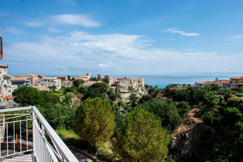 Standard Double room with balcony and with sea view (full double bed)