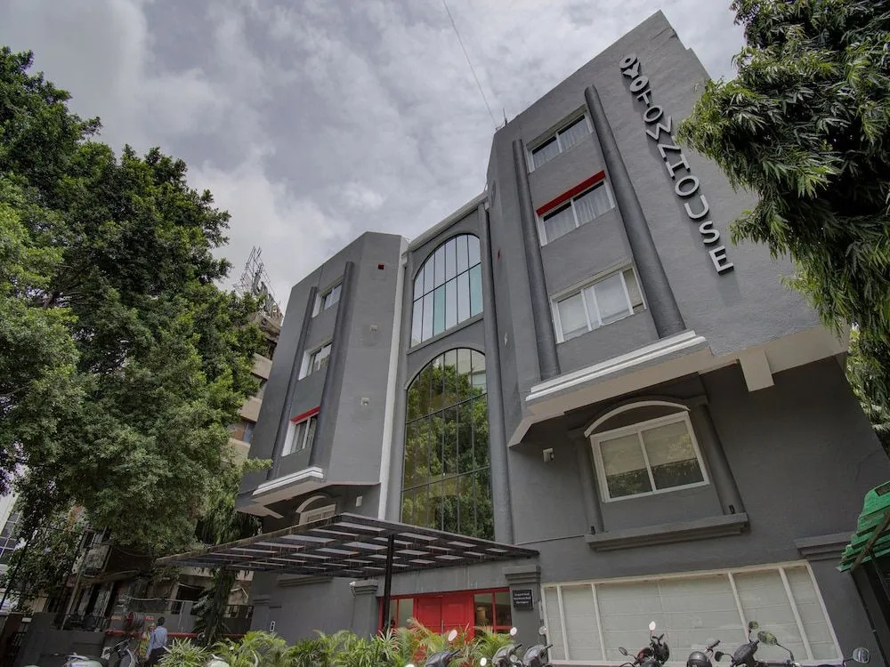 OYO Townhouse 150 Hotel Sahaj Palace