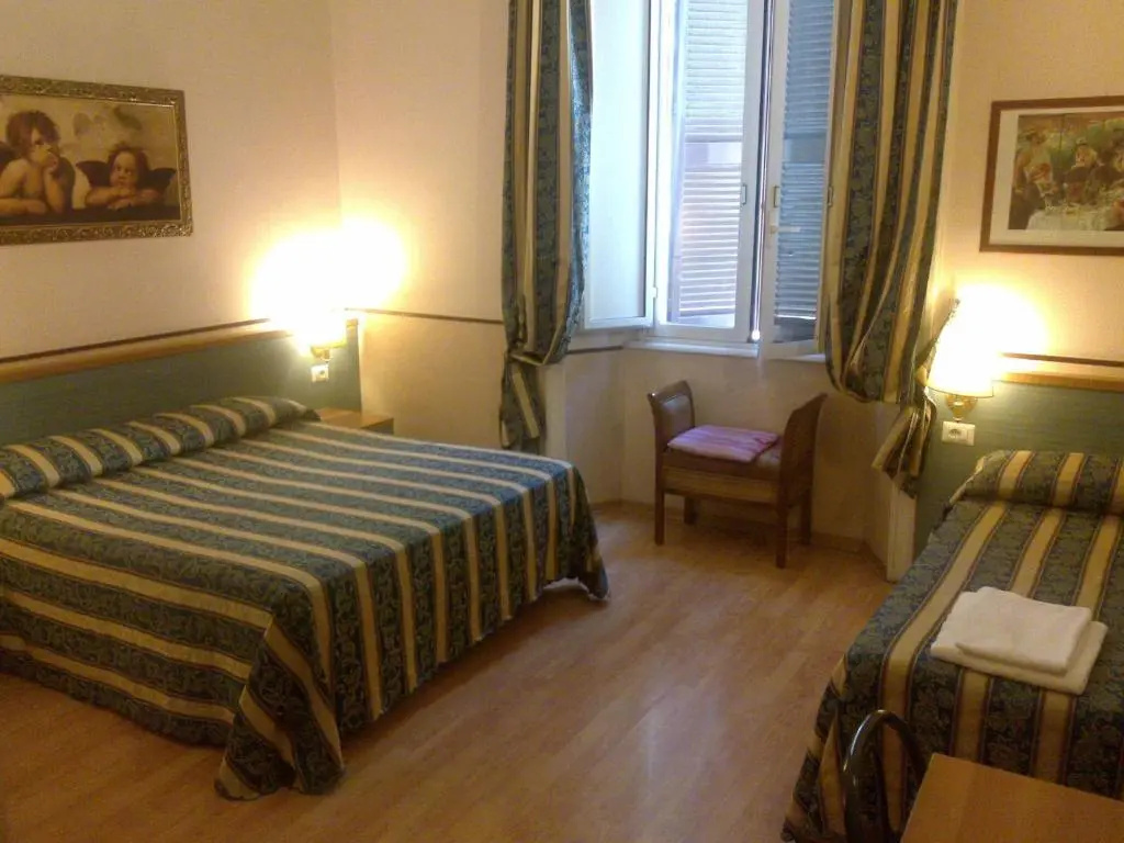Standard Triple room