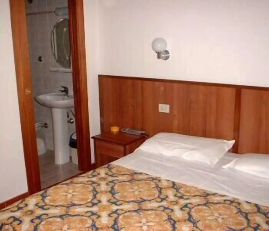 Economy room