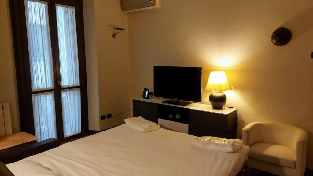 Stylish Boutique Apartment-City Center