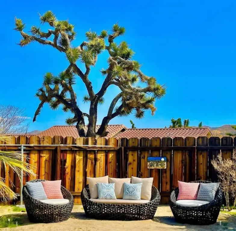 Indigo Sky Oasis - Pool & Hot Tub 4 Bedroom Home