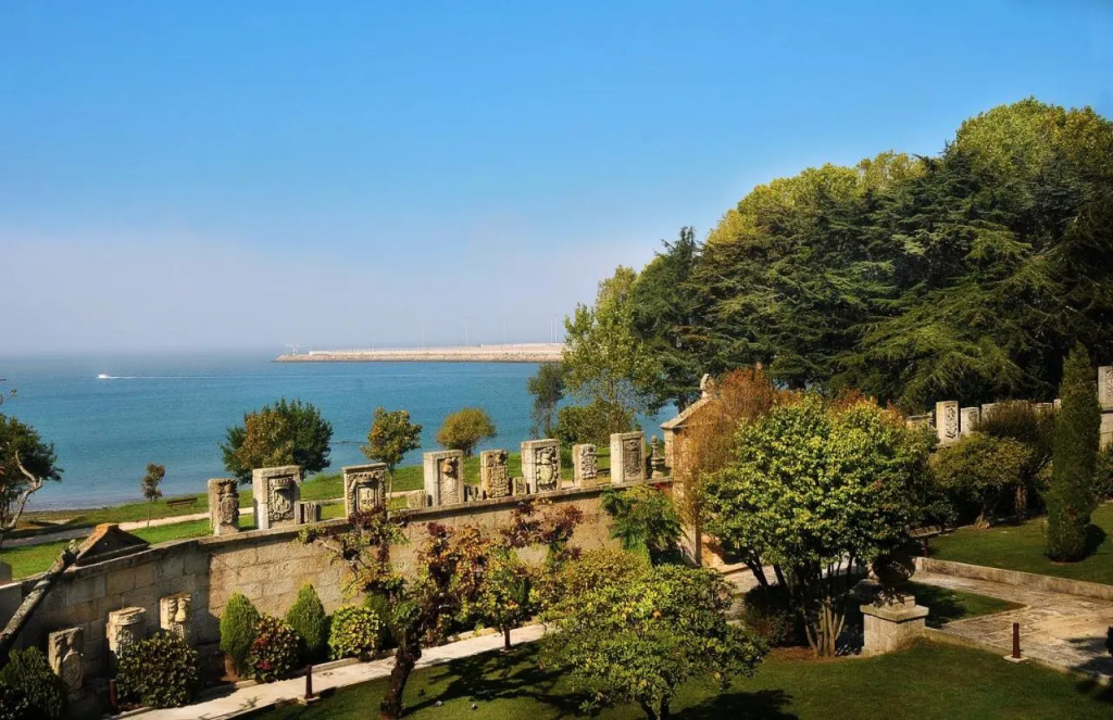 Beach & Waterfront